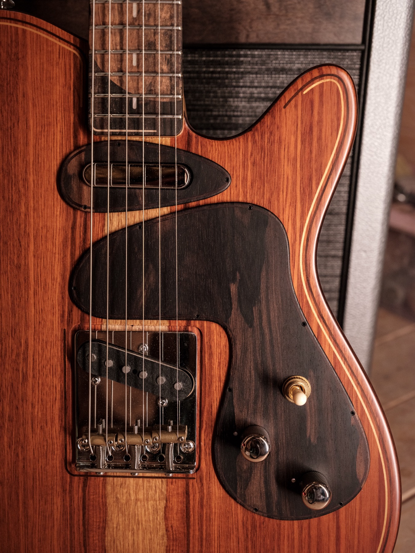 La Siora handmade electric guitar, body detail